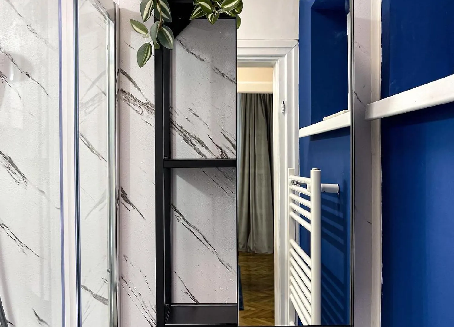 Qult - Cloud Atlas Bucharest Apartment