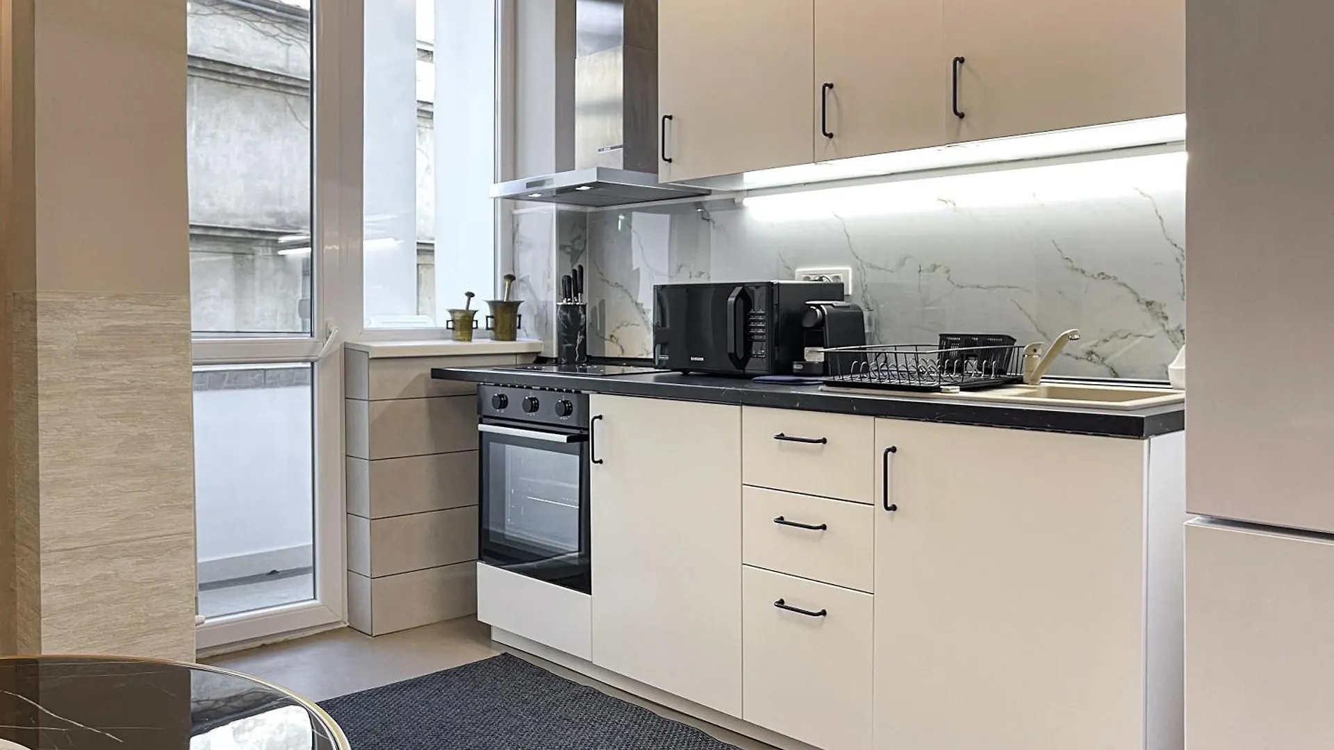 Qult - Cloud Atlas Bucharest Apartment