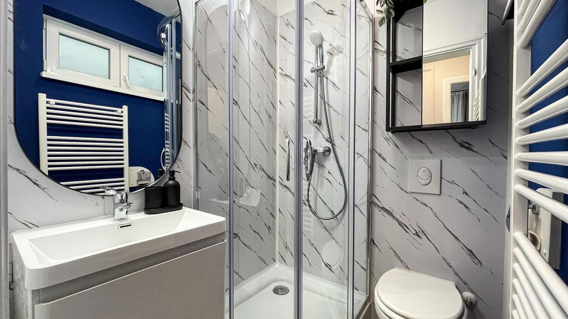Qult - Cloud Atlas Bucharest Apartment