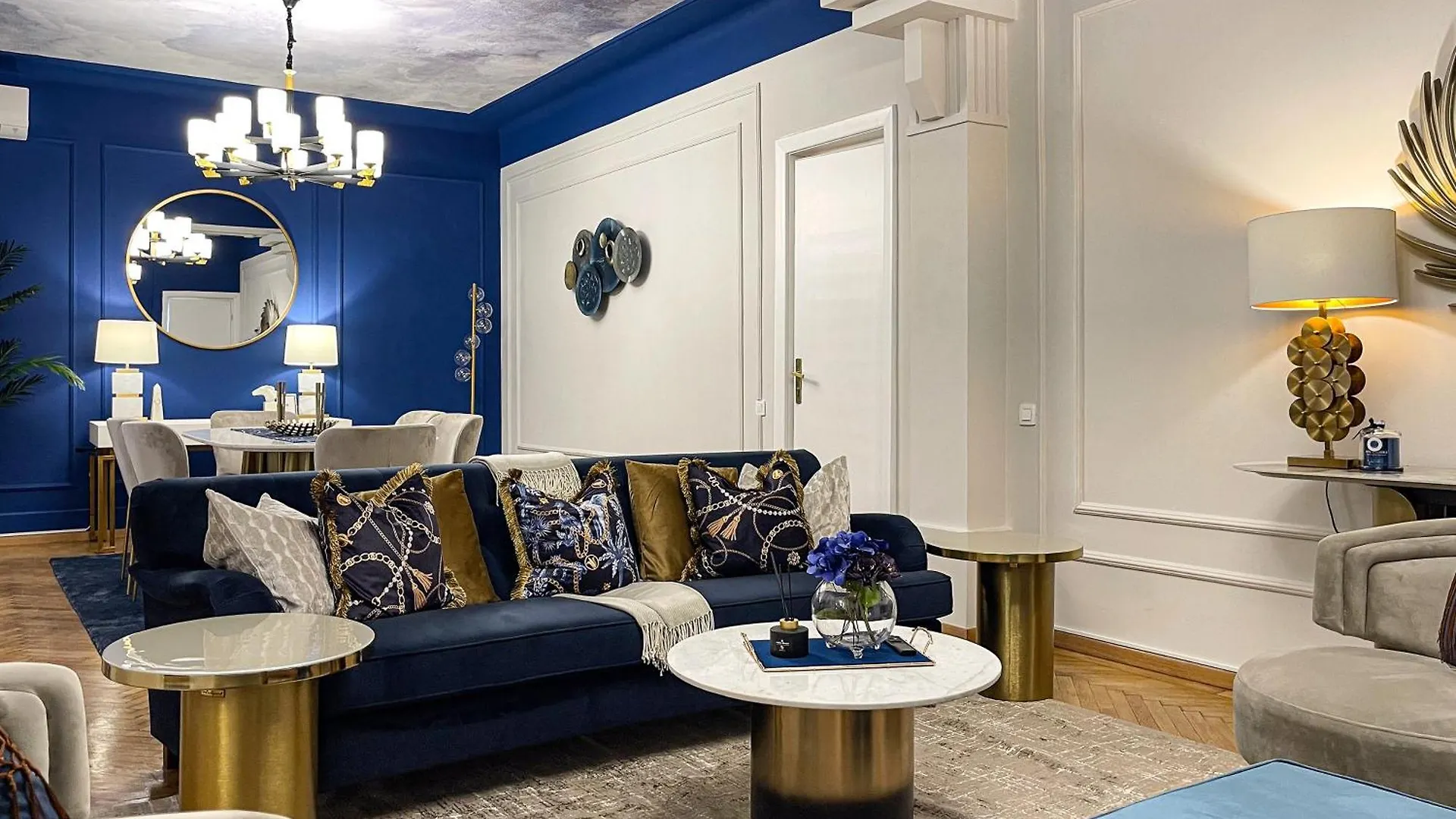 Qult - Cloud Atlas Bucharest Apartment
